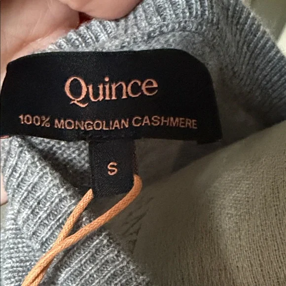 Quince Mongolian Cashmere Crewneck Sweater in Heather Grey: S - Picture 6 of 7